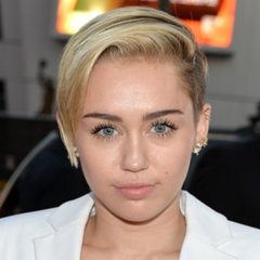 Miley Cyrus Hair and Makeup at American Music Awards 2013